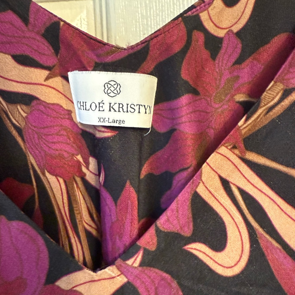 Chloe Kristy Floral V-Neck Women's Top - Picture 2 of 5